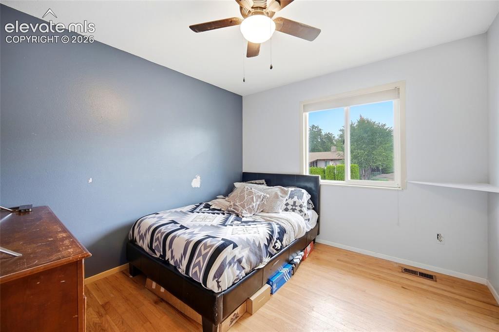 Image 15 of 41: Bedroom