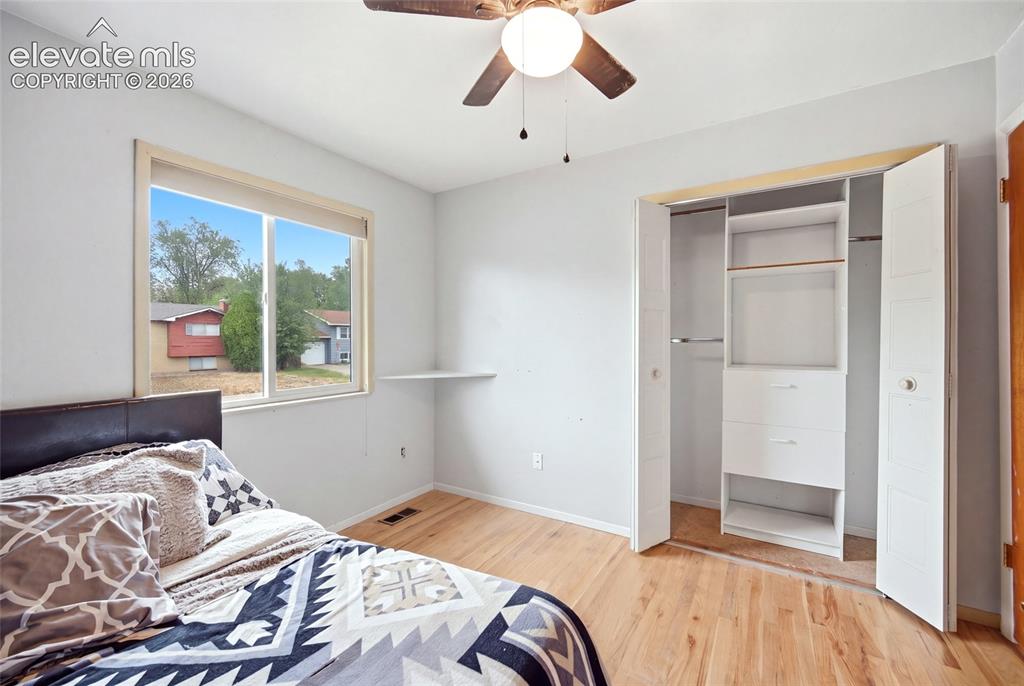 Image 16 of 41: Bedroom