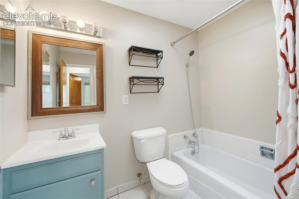 Image 17 of 41: Bathroom