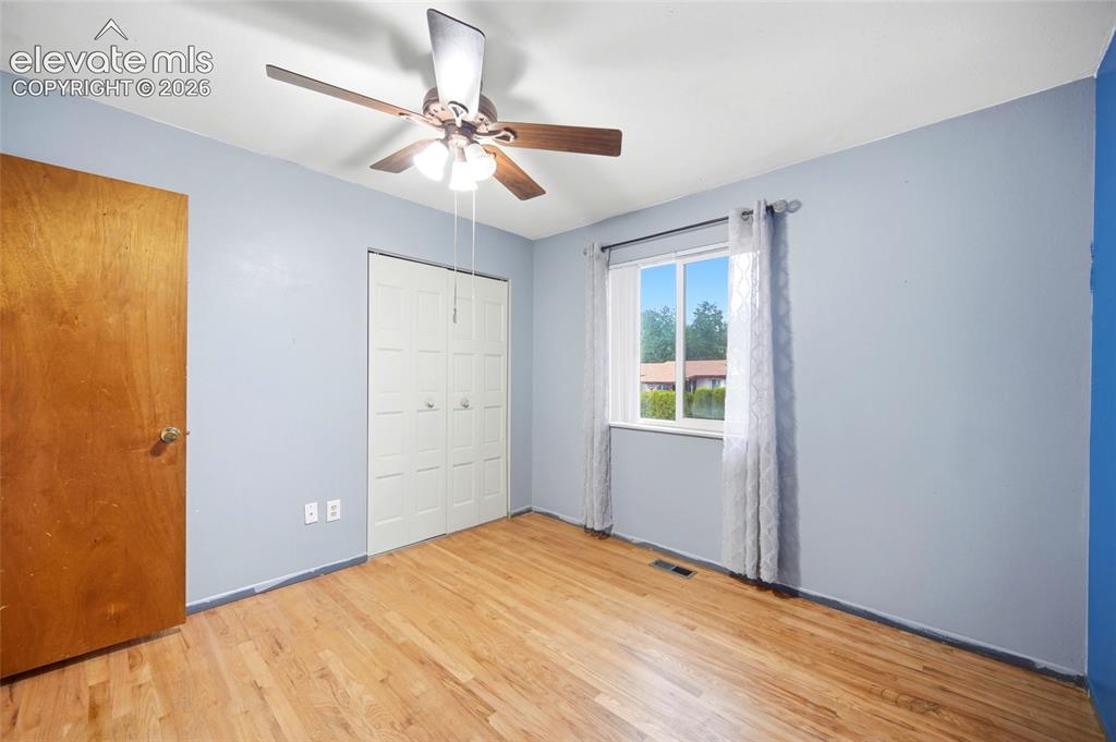 Image 18 of 41: Bedroom