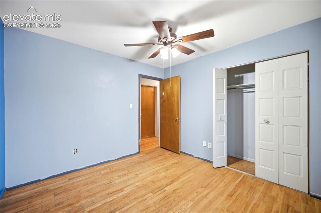 Image 19 of 41: Bedroom