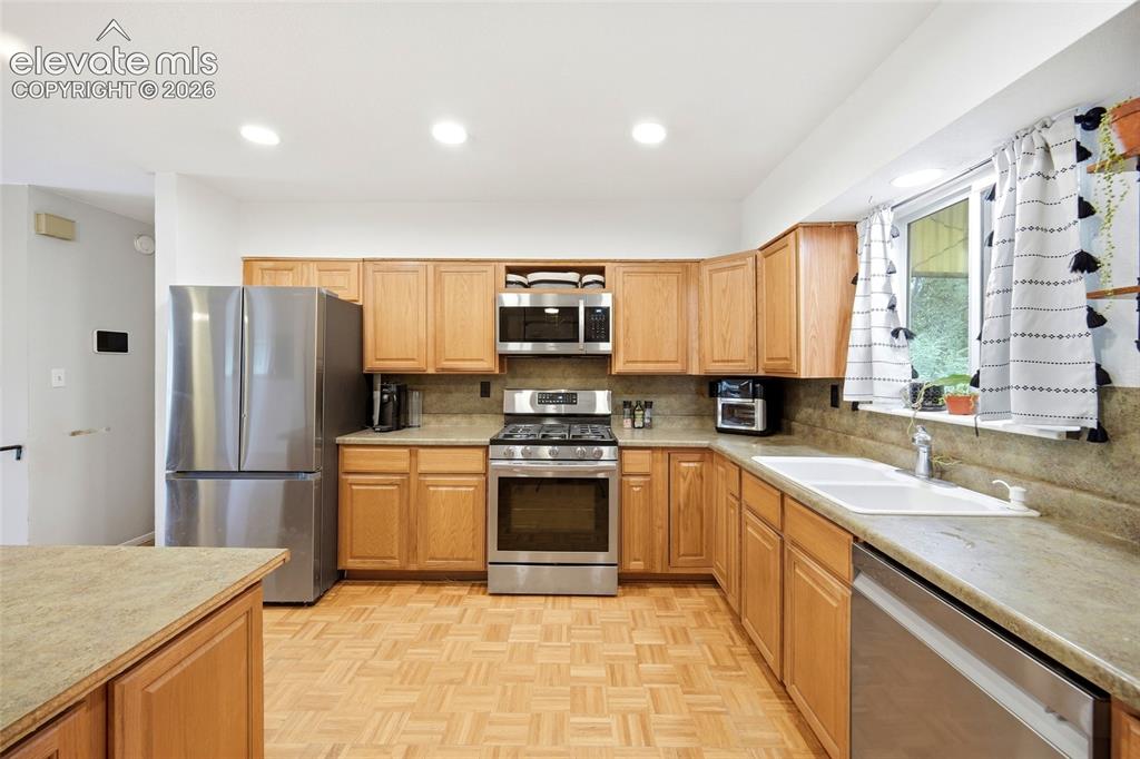 Image 3 of 41: Kitchen