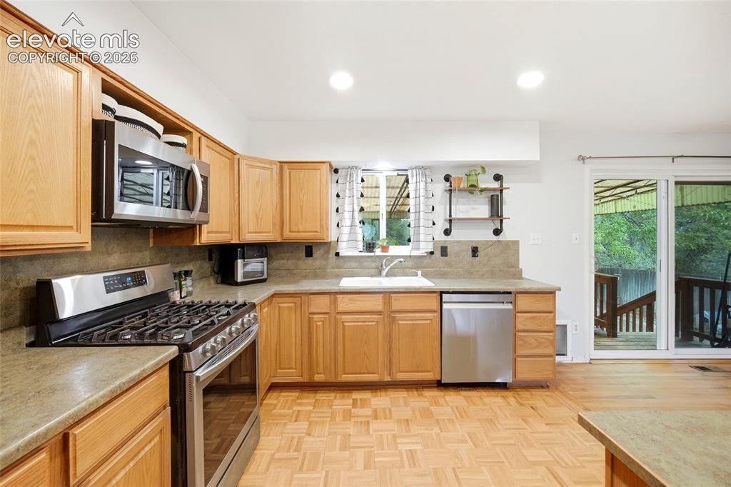 Image 4 of 41: Kitchen