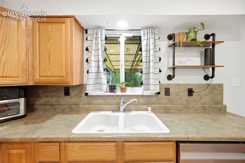 Image 5 of 41: Kitchen