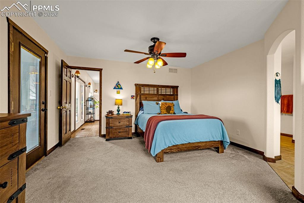 Image 22 of 48: Main Level Primary