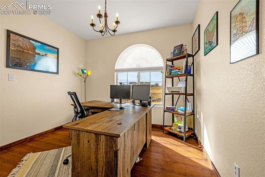 Image 27 of 48: Office