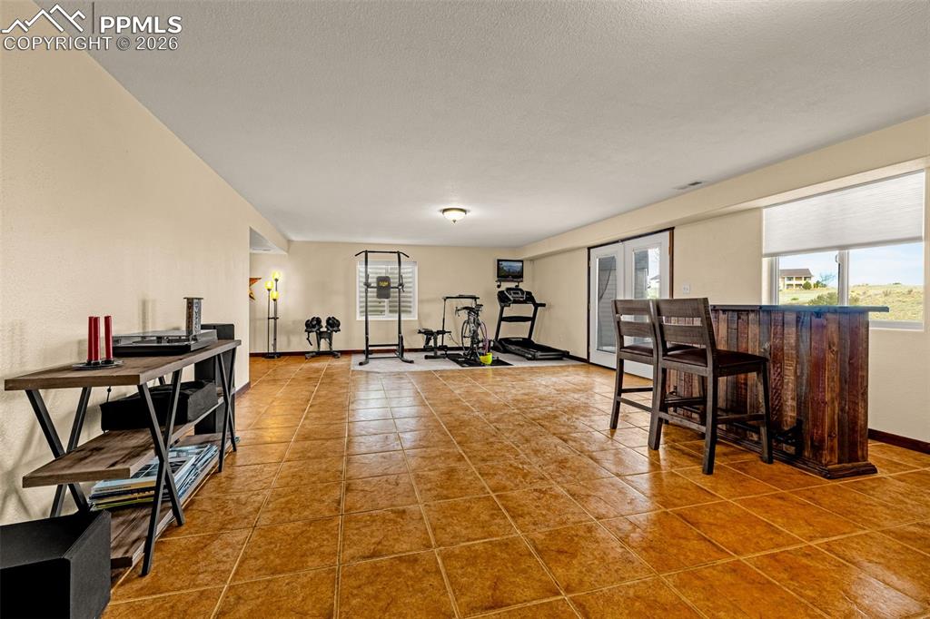 Image 32 of 48: Family Room