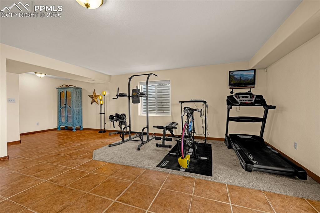 Image 33 of 48: Family Room