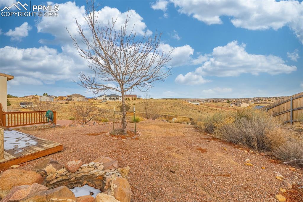 Image 41 of 48: Yard