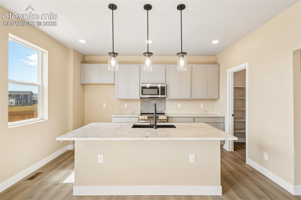 Image 11 of 50: Kitchen
