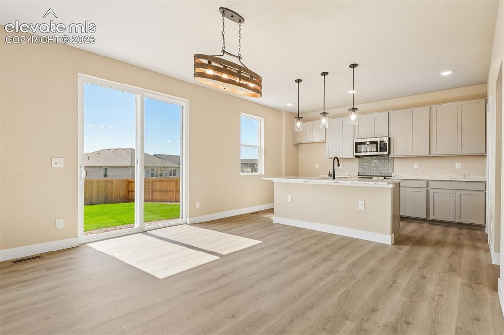 Image 8 of 50: Kitchen