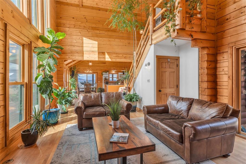 Image 13 of 46: Lobby