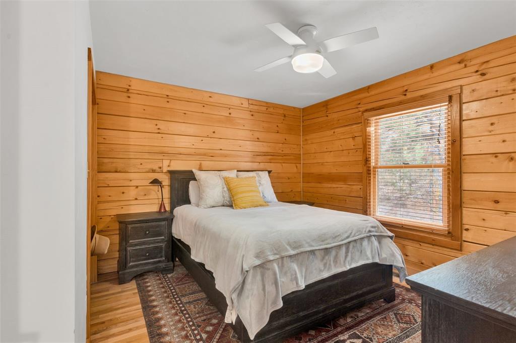 Image 23 of 46: Bedroom