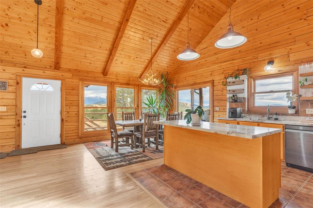 Image 9 of 46: Kitchen