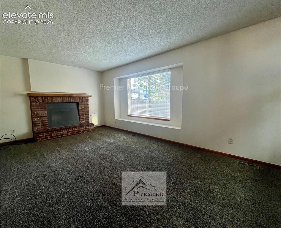 Image 10 of 25: Living Room