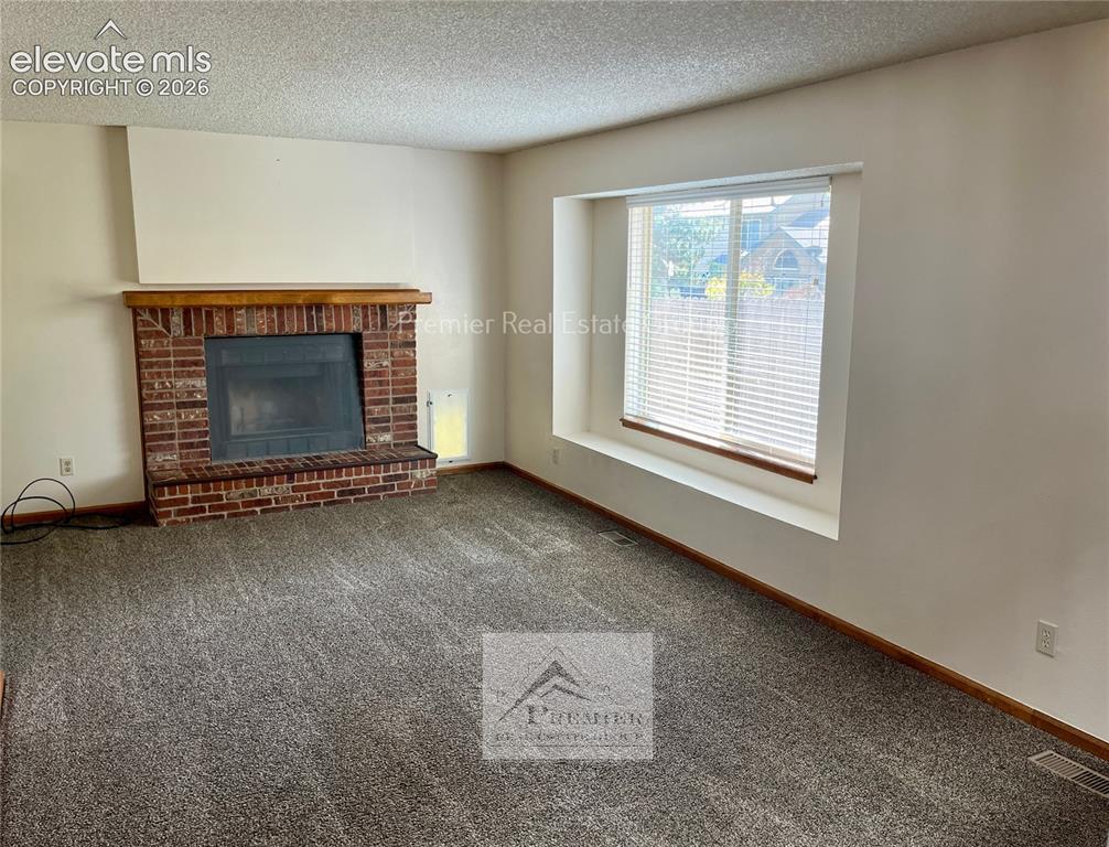 Image 11 of 25: Living Room