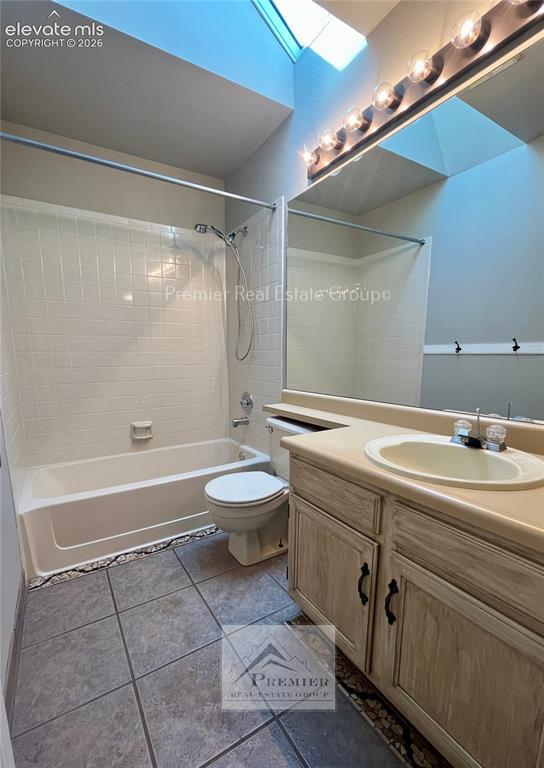 Image 15 of 25: Bathroom