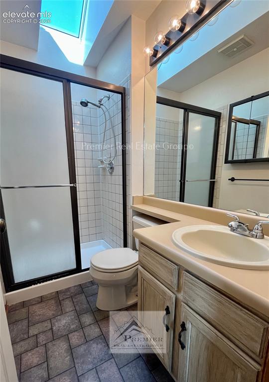 Image 16 of 25: Bathroom