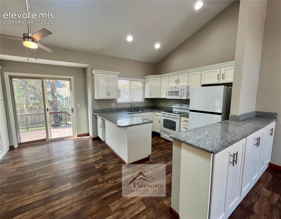Image 6 of 25: Kitchen