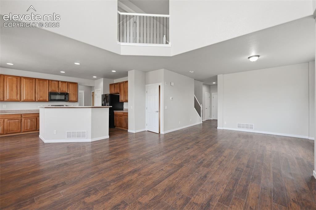 Image 6 of 32: Family Room