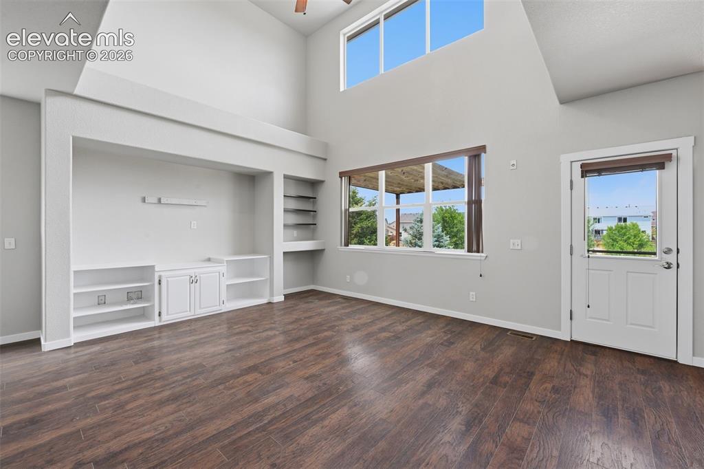 Image 8 of 32: Family Room