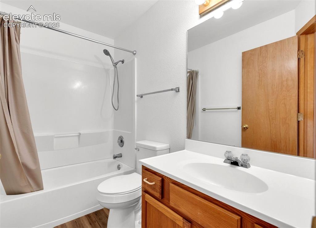 Image 15 of 18: Bathroom