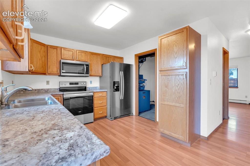 Image 6 of 18: Kitchen