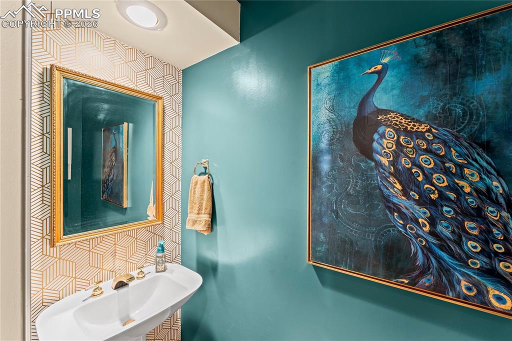 Image 16 of 48: Main level half bath