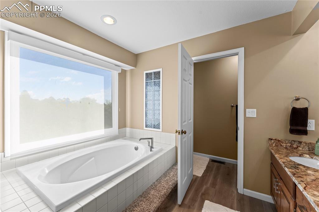 Image 24 of 48: Enjoy soaking in this huge tub!