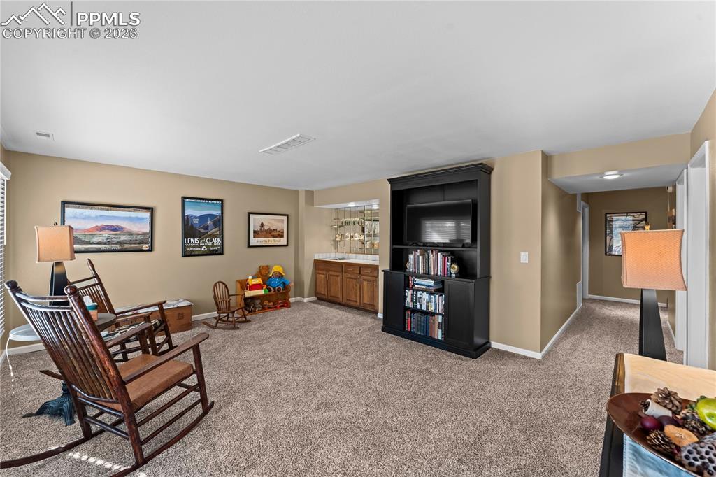 Image 32 of 48: Family Room