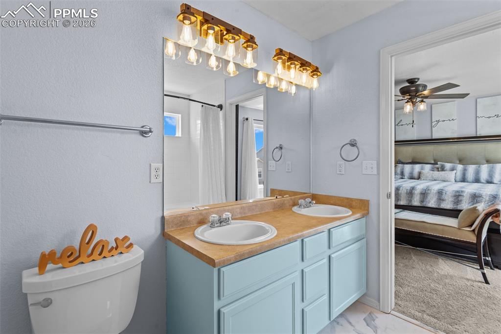 Image 14 of 30: Bathroom