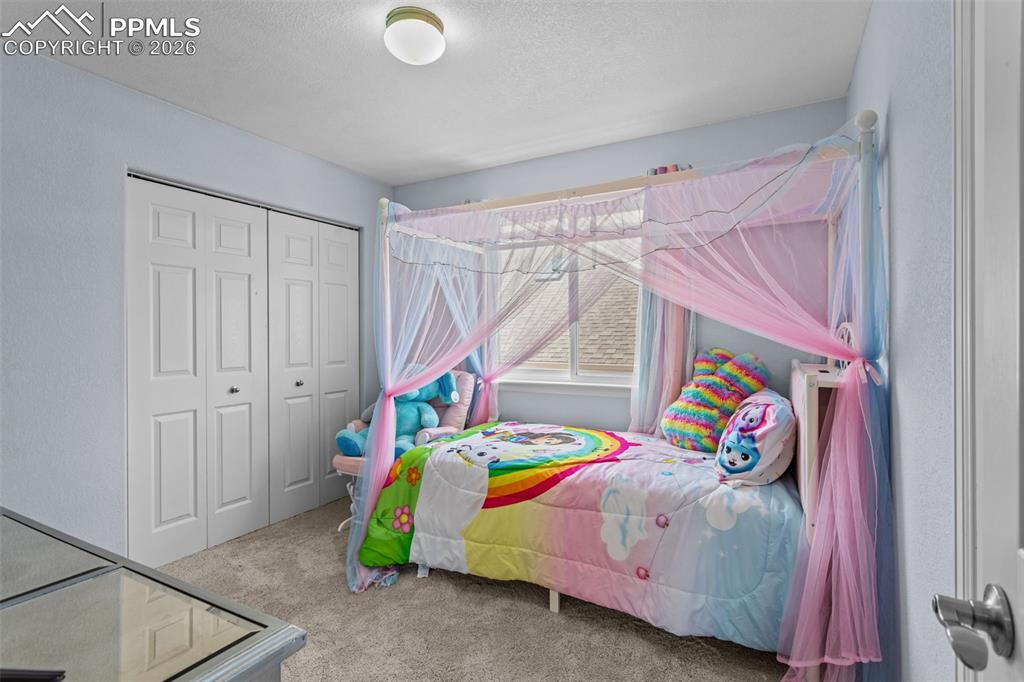 Image 18 of 30: Bedroom