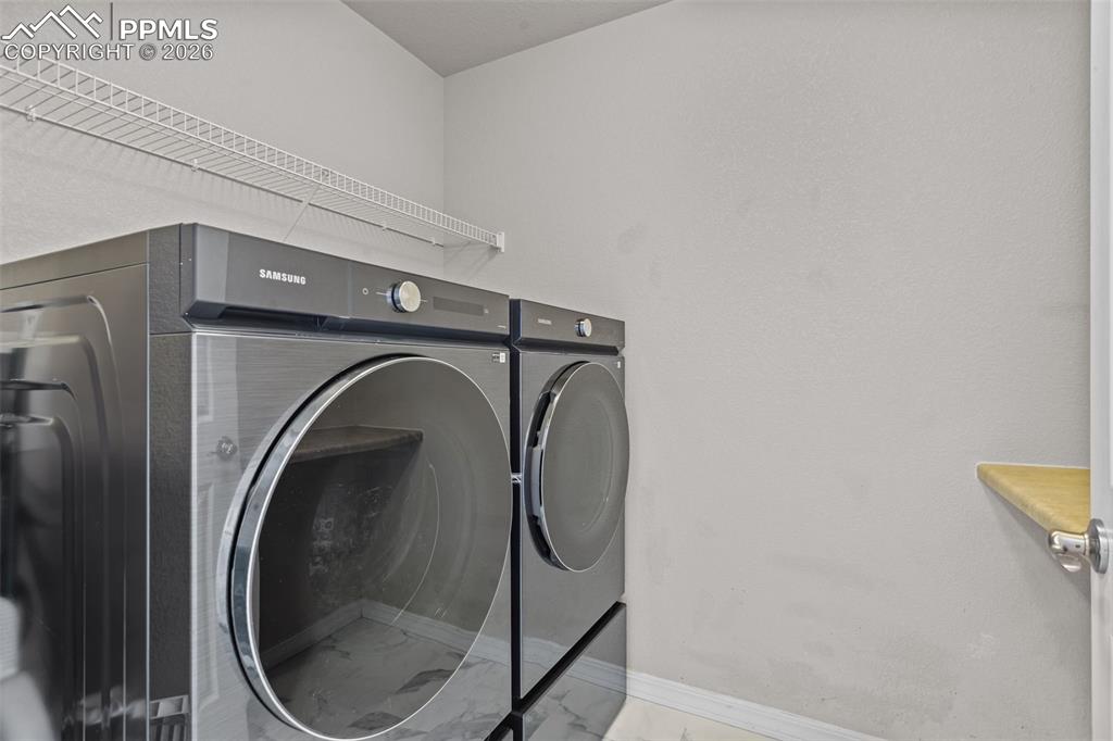 Image 20 of 30: Laundry