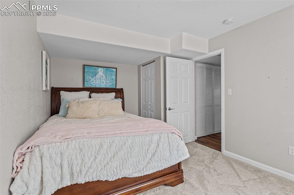 Image 25 of 30: Bedroom