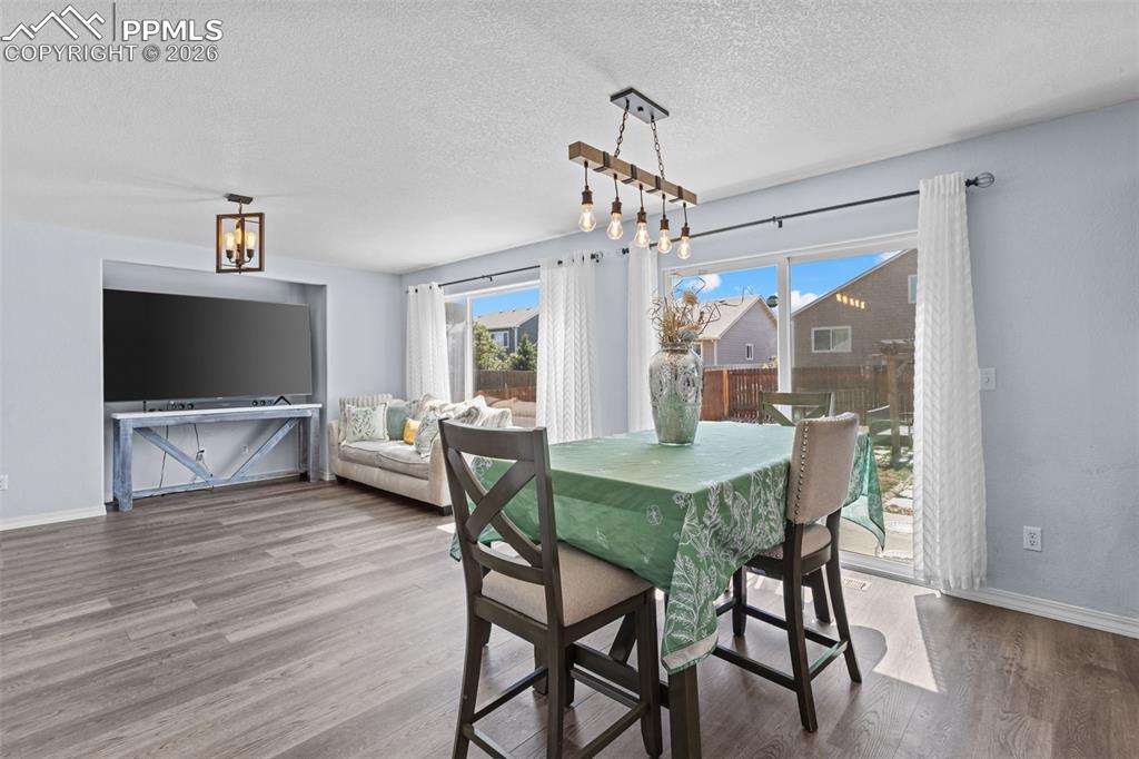 Image 8 of 30: Dining Area