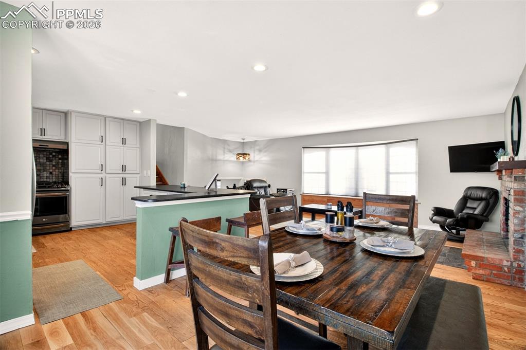 Image 15 of 46: Dining Area