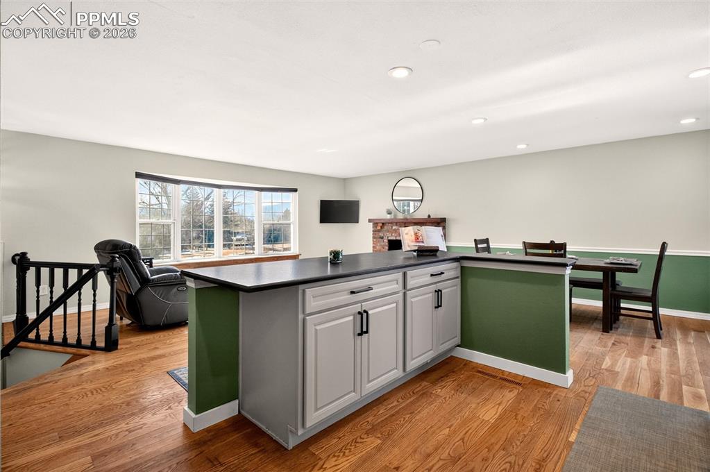 Image 16 of 46: Kitchen