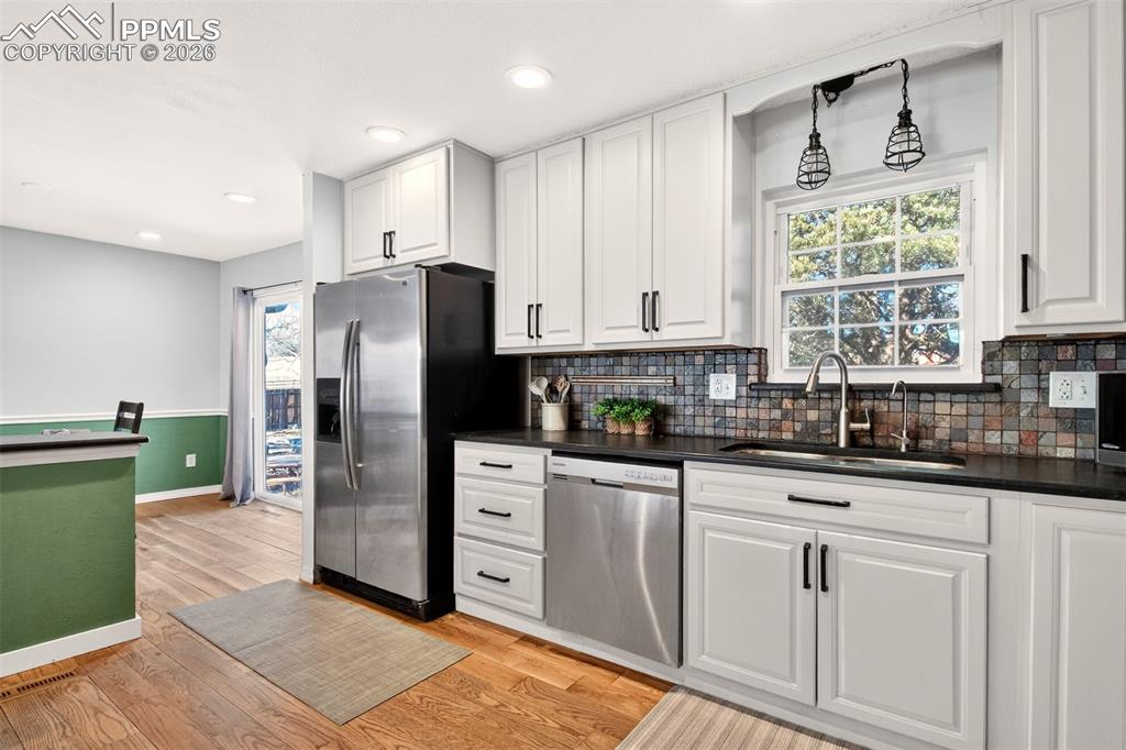 Image 18 of 46: Kitchen