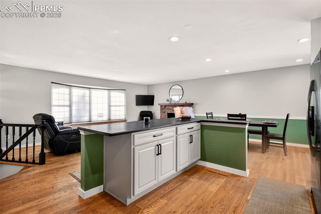 Image 19 of 46: Kitchen