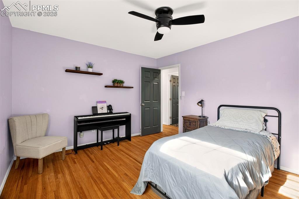 Image 24 of 46: Bedroom