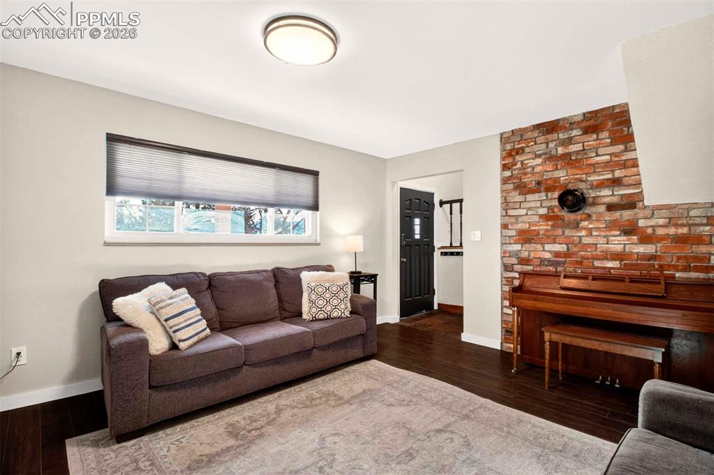 Image 33 of 46: Family Room