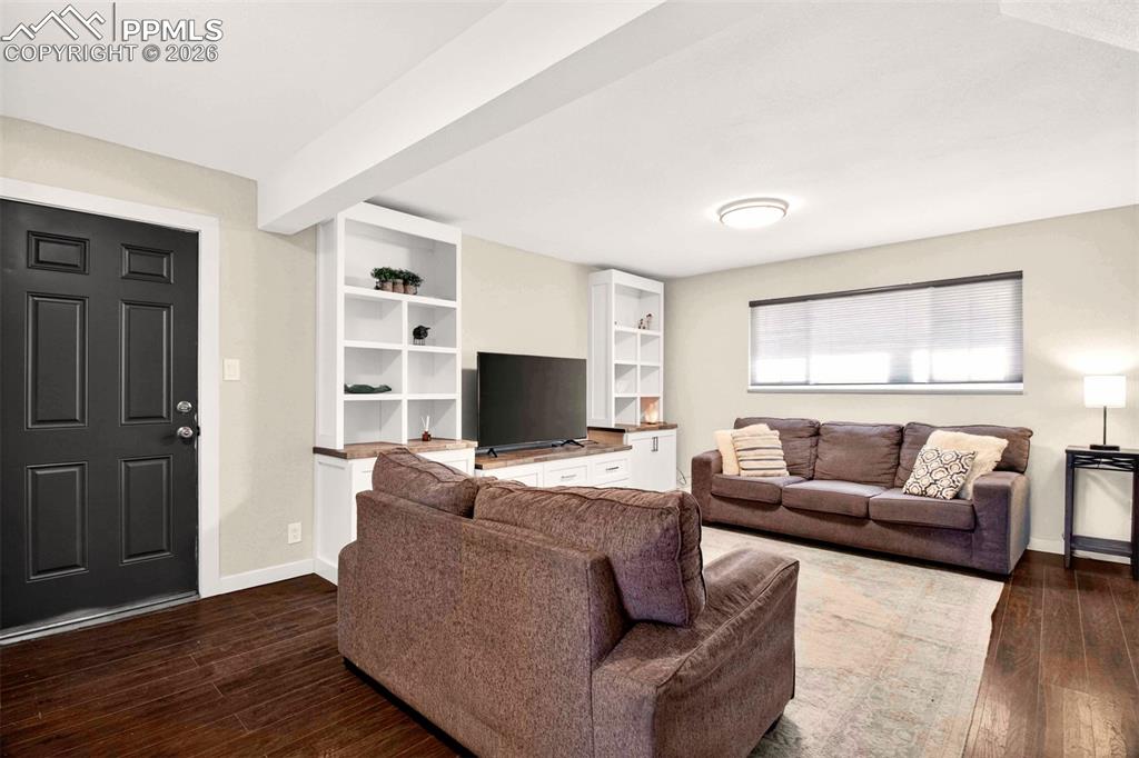 Image 34 of 46: Family Room