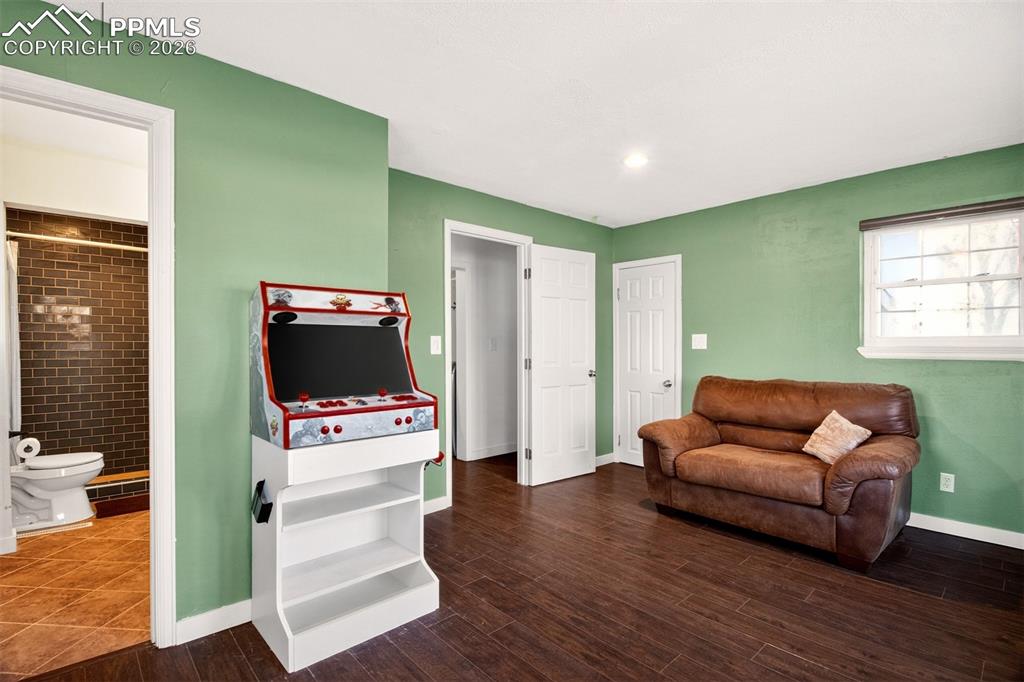 Image 38 of 46: Guest Quarters