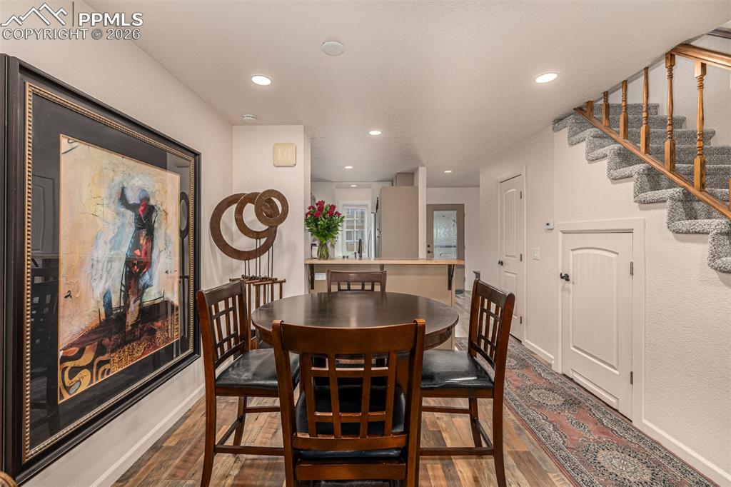 Image 10 of 34: Dining Area