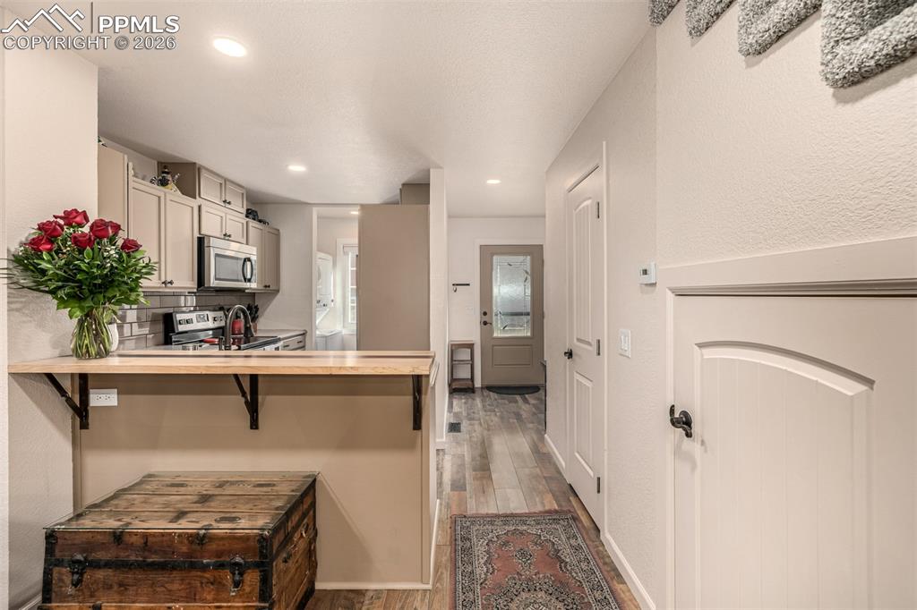 Image 11 of 34: Kitchen