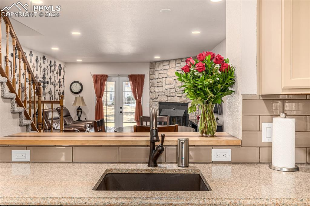 Image 14 of 34: Kitchen