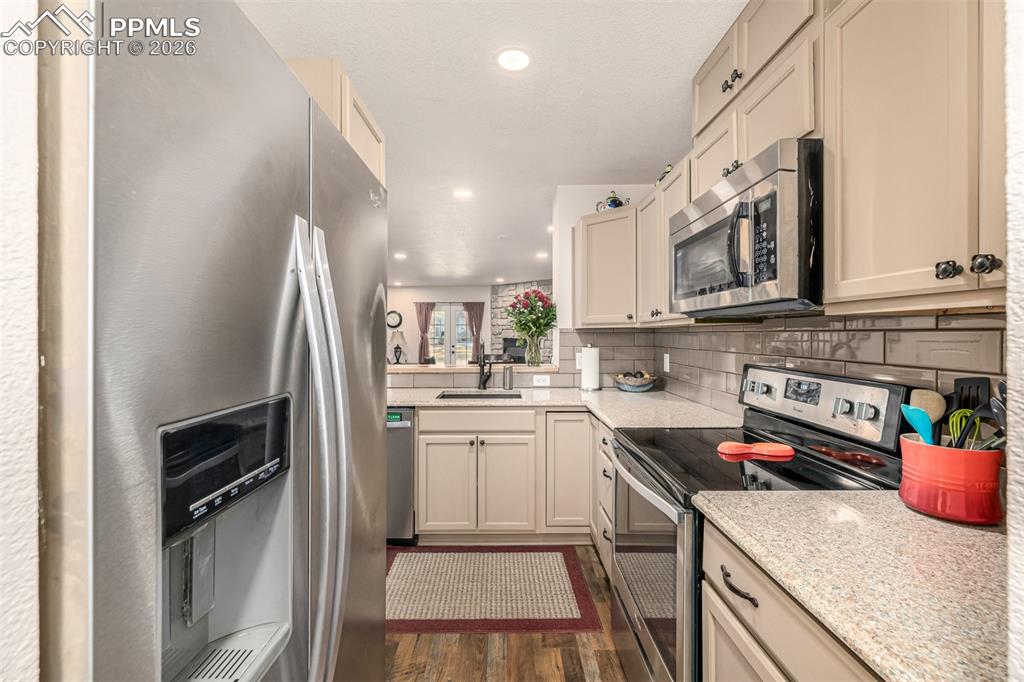 Image 17 of 34: Kitchen