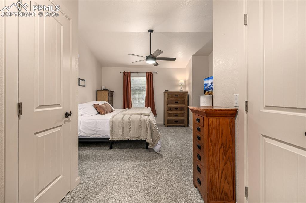 Image 22 of 34: Bedroom