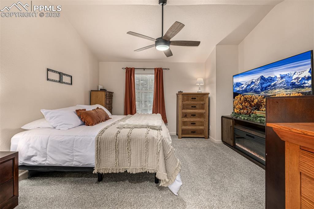 Image 23 of 34: Bedroom