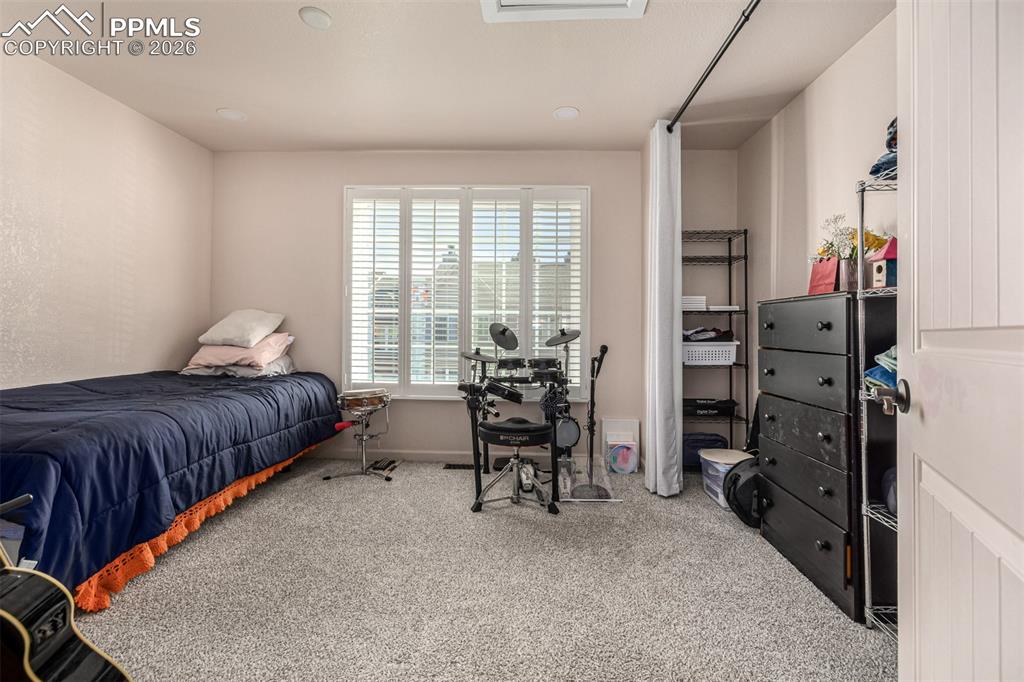 Image 26 of 34: Bedroom